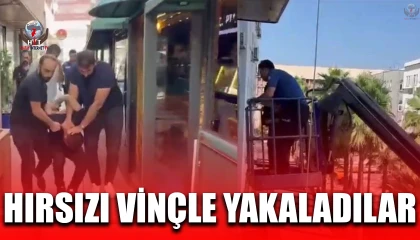 Kapıyı kilitleyerek polisten kaçmaya çalışan hırsızı, polis ekipleri vinçle camdan iş yerine girerek yakaladı
