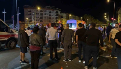 Kavşakta pikapla çarpışan Tofaştaki 2 kişi yaralandı