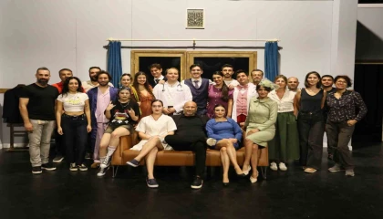 Kepez Kent Tiyatrosundan kahkaha dolu bir oyun: Kaç Baba Kaç