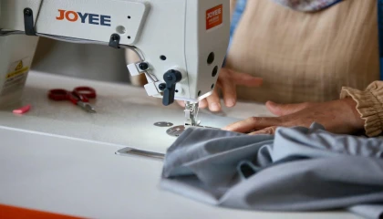 Kepezde belediye personelinin üniformaları kadın eliyle üretilip tasarruf sağlanıyor