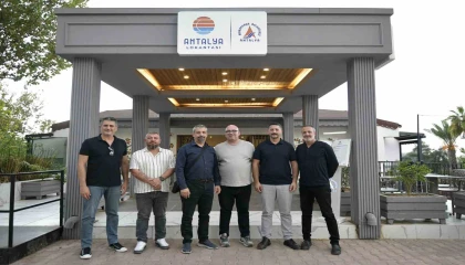 KKTC heyeti plajlarla ilgili uygulamaları görmek için Muratpaşada