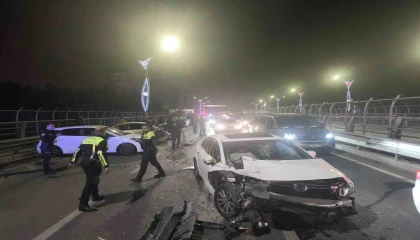 Köprü üzerinde zincirleme kaza: 4 yaralı