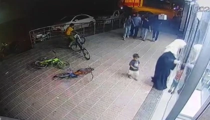 Markete alışveriş için girdi, bisikleti çalındı: Hırsızlık anı kameraya yansıdı