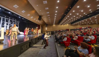 Mersin Şehir Tiyatrosu 25. sezonunu ‘Bahar Noktasıyla başlattı