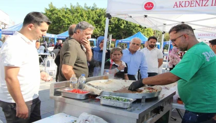 Mersinde dönerden tantuniye hayır çarşısı yoğun ilgi gördü