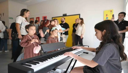 Mersinde Dünya Kız Çocukları Günü renkli etkinliklerle kutlandı