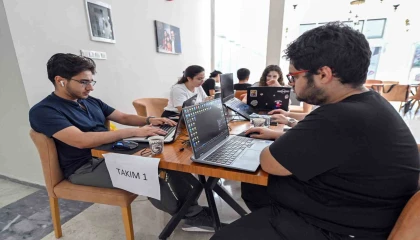 Mersinde genç beyinler uzay ve teknoloji için yarıştı