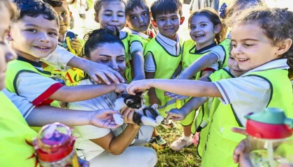 Muratpaşada çocuklar patili dostlarıyla buluştu