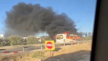 Öğrenci servisinin çarptığı motosikletli feci şekilde hayatını kaybetti