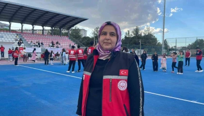 Osmaniyede Kız Çocukları Gülerse Osmaniye Güler etkinliği düzenlendi