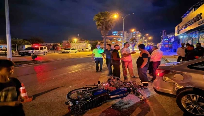 Osmaniyede motorsiklet ile otomobil çarpıştı: 2 kişi yaralandı