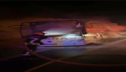 Osmaniyede seyir halindeki yolcu otobüsü alev alev yandı