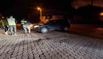 Otomobil ile çarpışan motosikletlin yaralı sürücüsü kaza yerinden kaçtı