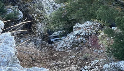 Otomobil uçuruma yuvarlandı, sürücü hayatını kaybetti