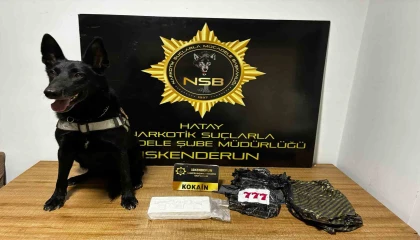 Otomobilin kaputundan 5 buçuk milyon TLlik uyuşturucu çıktı