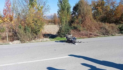 Otomobille çarpışan motosikletin sürücüsü hayatını kaybetti