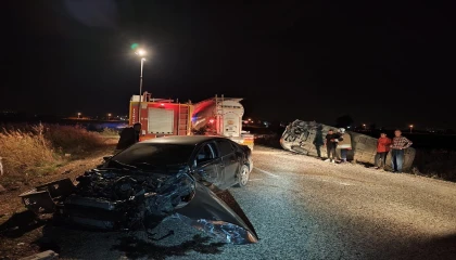 Otomobille, minibüs çarpıştı: 3 yaralı