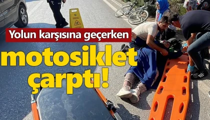 Otomobillerin yol verdiği kadına motosiklet çarptı
