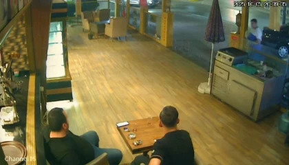 Pastaneye atılan pimi çekilmemiş bombanın yeni görüntüleri ortaya çıktı