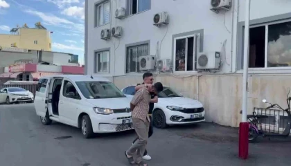 Polis süsü verip çakarla gezdi, havaya ateş açıp çocukların üzerini aradı