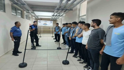 Polisin eğitim verdiği gençler astsubaylığı kazandı