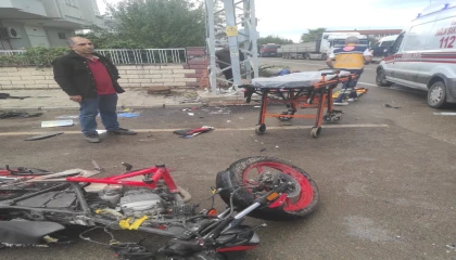 Servisle çarpışan motosikletteki 16 yaşındaki çocuk öldü