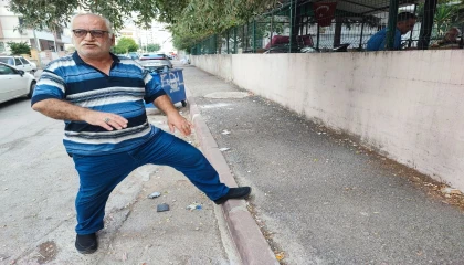 Seyhan Belediyesi parke taşı bulamayınca kaldırımı asfaltladı