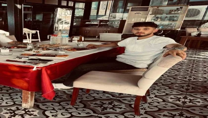 Tarsusta otomobille çarpışan motosikletli hayatını kaybetti