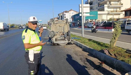 Tırla çarpışan araç havada takla atıp ters döndü, sürücü hafif yaralandı