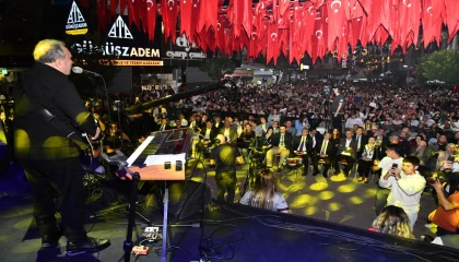 Ümit Besenden memleketi Osmaniyede muhteşem konser