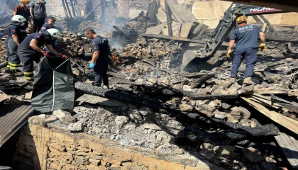 Yangında çöken evdeki 2 kardeşin ceset kalıntıları bulunarak adli tıpa gönderildi