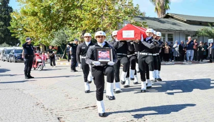 Yangında ölen polis memuru Adanada toprağa verildi