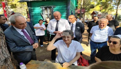 Yaşlılar gençlere taş çıkarttı