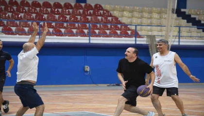 Yeni tesiste ilk maç Başkan Kotandan