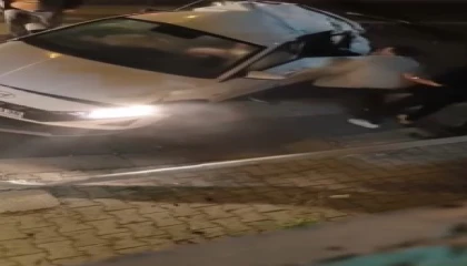 Yolcu otobüsüyle çarpışan otomobilin sürücüsüne ilk müdahale vatandaşlardan