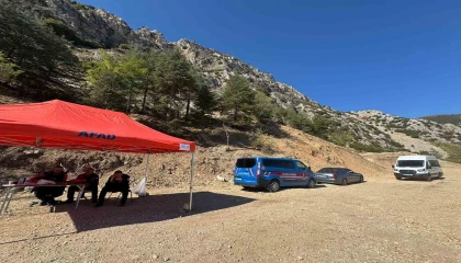 Yürüyüş için çıktığı dağda kayboldu, 3 gündür aranan yaşlı adamı çoban buldu