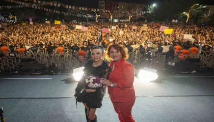 4. Uluslararası Tarsus Festivalinde Fatma Turgut rüzgarı