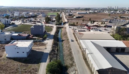 Açık bırakılan atık su deresi vatandaşı perişan ediyor