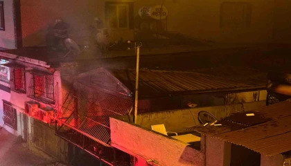 Adanada müstakil ev alev alev yandı