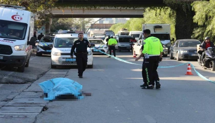 Adanada otomobilin çarptığı yaşlı adam öldü