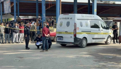 Adanada semt pazarını kana buladılar: 2 ölü, 5 yaralı