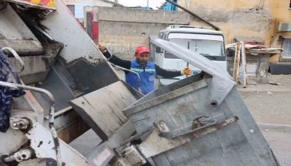 Akdenizde çöp konteynerleri yıkanıp dezenfekte ediliyor