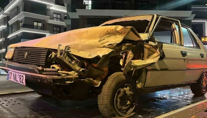 Alanyada iki aracın çarpıştığı kazada 2 kişi yaralandı