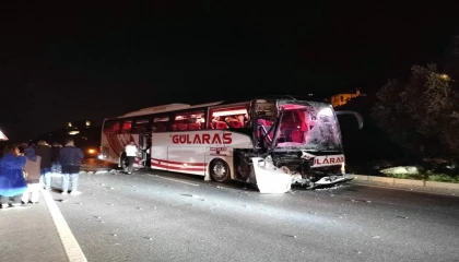 Alanyada otobüs ile tır çarpıştı: 5 yaralı