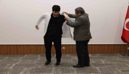 ALKÜlü Diş Hekimliği Fakültesi öğrencileri beyaz önlüklerini giydi