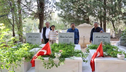 Alpargün Apartmanında karar çıktı, hayatını kaybedenlerin yakınları kabir başlarında
