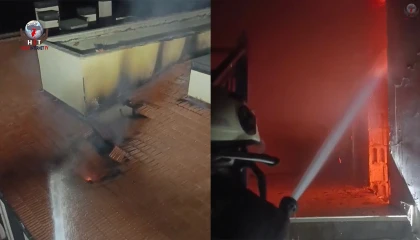 Antakyada binanın çatısı alevlere teslim oldu