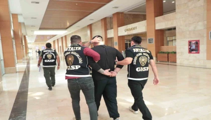 Antalyada 18 yıl 7 ay 17 gün kesinleşmiş hapis cezası ile aranan şahıs yakalandı