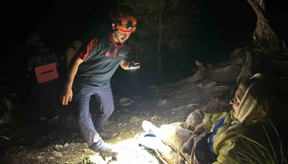 Antalyada dağlık alanda mahsur kalan Ukraynalı kadın kurtarıldı