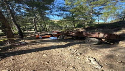 Antalyada devrilen traktörün altında kalan sürücü hayatını kaybetti